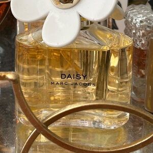 Large Marc Jacob’s Daisy perfume
